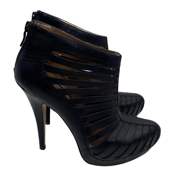 💕SALE💕 BCBGenerations Black Leather Conga Strappy Cage Heels - Picture 3 of 8
